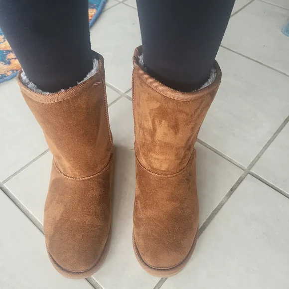 DAWGS Faux Shearling Boots! - Picture 5 of 7